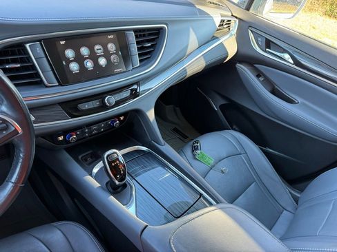 Used 2019 Buick Enclave Essence image 34