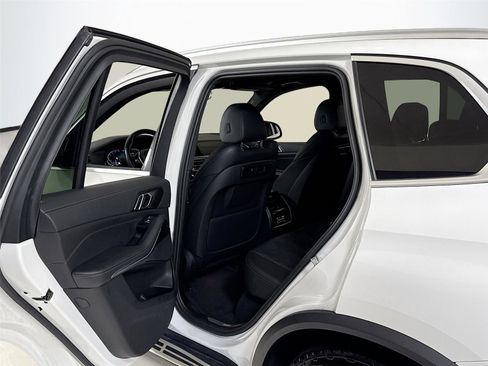 Used 2023 BMW X5 xDrive45e w/ Climate Comfort Package AWD/4WD image 25