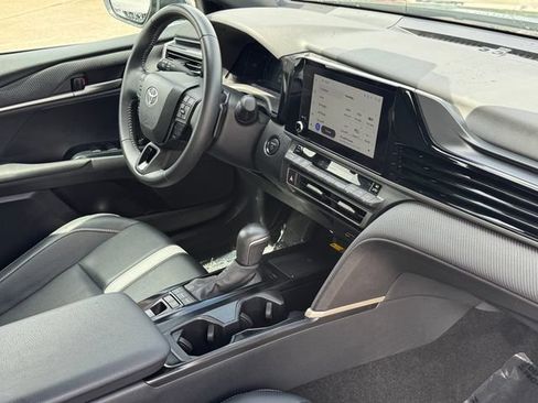 Used 2025 Toyota Camry Hybrid FWD image 8