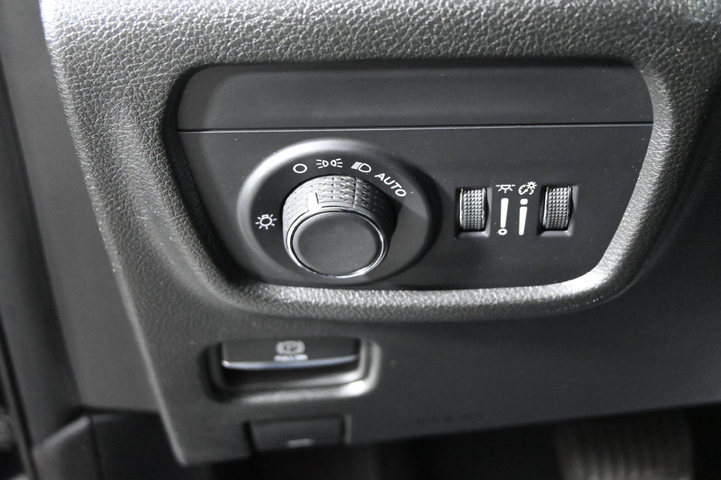 Used 2023 Jeep Grand Cherokee Altitude AWD/4WD image 23