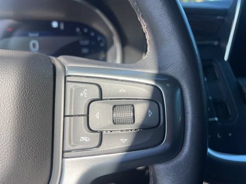 Used 2022 Chevrolet Tahoe Z71 w/ Luxury Package AWD/4WD image 17
