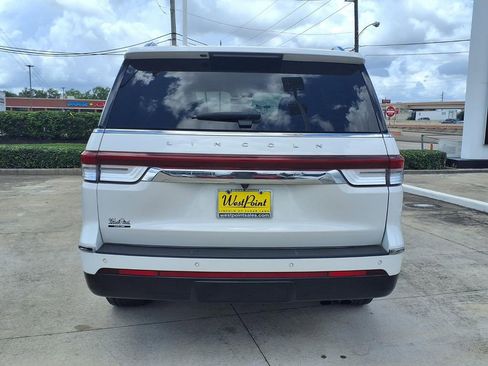 Used 2022 Lincoln Navigator Reserve RWD image 5