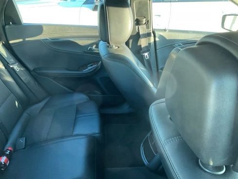 Used 2014 Chevrolet Impala LT w/ Convenience Package image 3