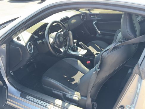 Used 2018 Toyota 86 RWD image 12