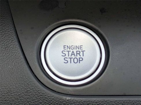 Used 2025 Hyundai Elantra SEL FWD image 32