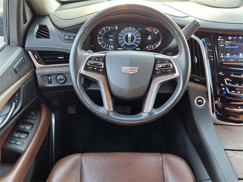 Used 2020 Cadillac Escalade Luxury image 12