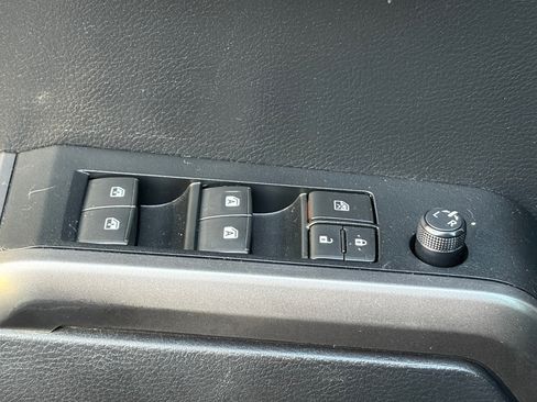 Used 2019 Toyota Tacoma TRD Sport AWD/4WD image 7