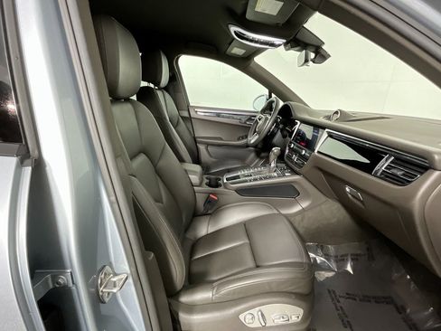Used 2020 Porsche Macan image 20