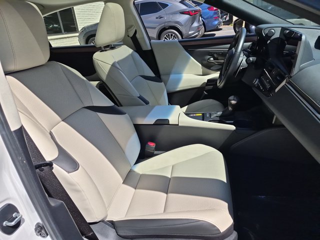 Used 2025 Lexus ES 300h w/ Premium Package FWD image 35