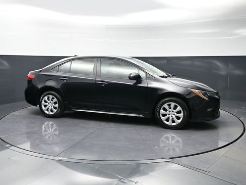 Used 2024 Toyota Corolla LE image 3