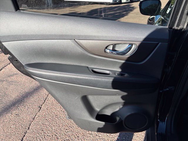 Used 2014 Nissan Rogue SV AWD/4WD image 22