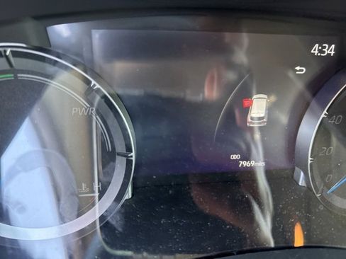 Used 2024 Toyota Highlander XLE image 9