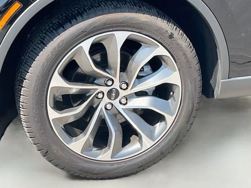 Used 2025 Lincoln Aviator AWD image 34