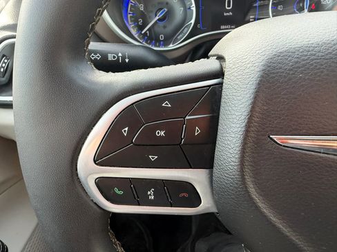 Used 2022 Chrysler Voyager LX FWD image 13