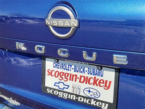 Used 2023 Nissan Rogue SV image 8
