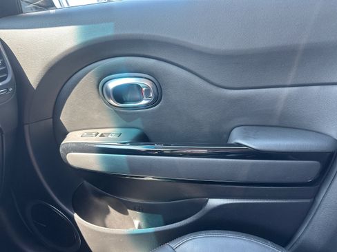 Used 2017 Kia Soul ! w/ Tech Package FWD image 21
