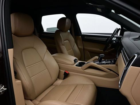 Certified 2023 Porsche Cayenne S Platinum AWD/4WD image 18