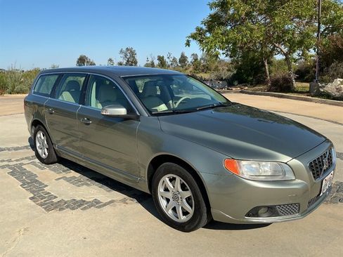Used 2008 Volvo V70 FWD image 9