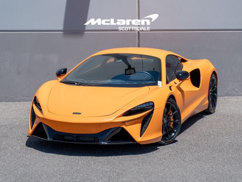 Used 2023 McLaren Artura RWD image 1