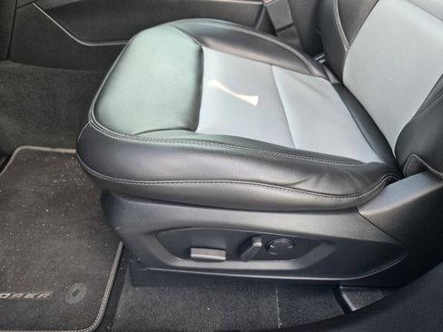 Certified 2022 Ford Explorer XLT w/ Equipment Group 202A image 22