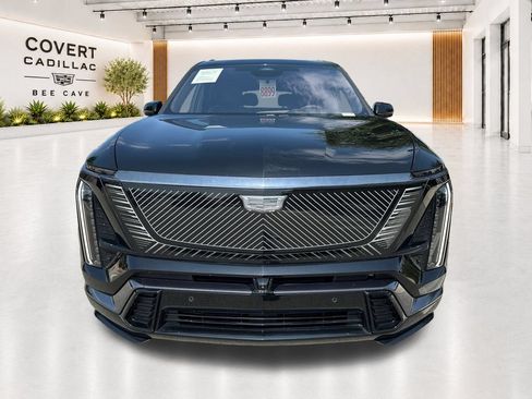 Used 2026 Cadillac Vistiq Luxury w/ LPO, Floor Liner Package AWD/4WD image 3