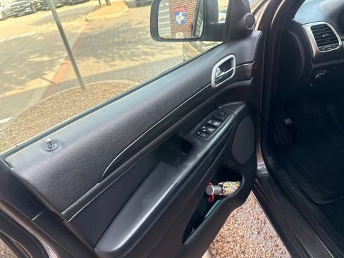 Used 2021 Jeep Grand Cherokee Laredo X RWD image 10