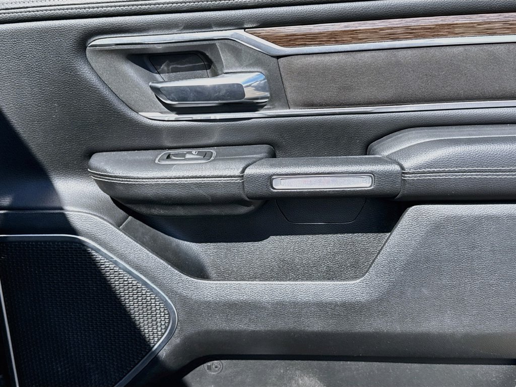 Used 2020 RAM 1500 Laramie AWD/4WD image 38