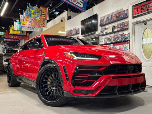 Used 2019 Lamborghini Urus AWD/4WD image 1