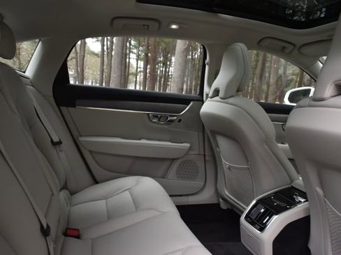 New 2024 Volvo S90 B6 Plus image 24