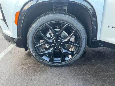 Used 2025 Chevrolet Traverse RS image 29