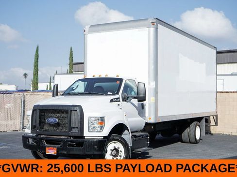 Used 2017 Ford F650 2WD Regular Cab Super Duty image 4
