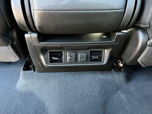 Used 2021 Chevrolet Silverado 1500 LT w/ Z71 Off-Road Package AWD/4WD image 12