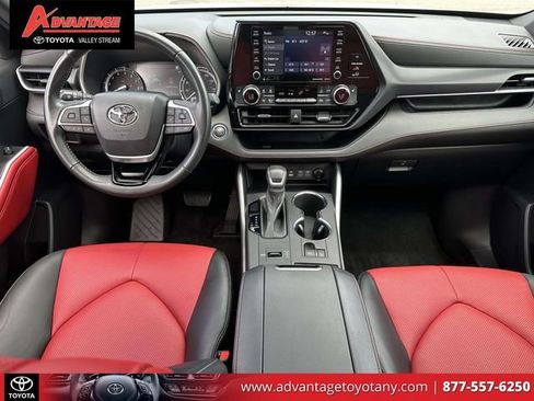 Used 2022 Toyota Highlander XSE FWD image 19