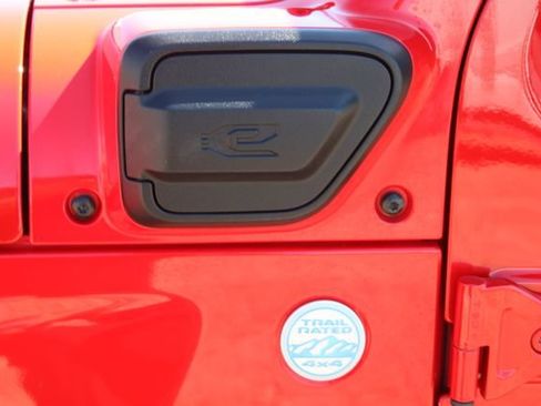 Used 2024 Jeep Wrangler Unlimited Sahara AWD/4WD image 9
