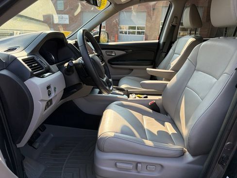 Used 2019 Honda Pilot Touring image 14
