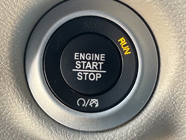 Used 2023 Chrysler Pacifica Touring-L FWD image 16