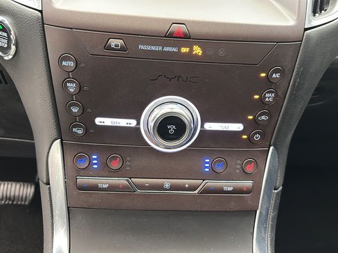 Used 2020 Ford Edge Titanium w/ Equipment Group 301A AWD/4WD image 18