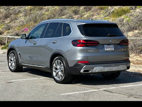 Used 2025 BMW X5 xDrive50e w/ Premium Package AWD/4WD image 3