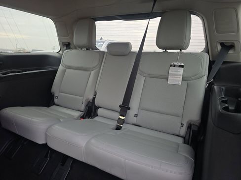 Used 2025 Ford Expedition Platinum w/ Driver's Package image 19