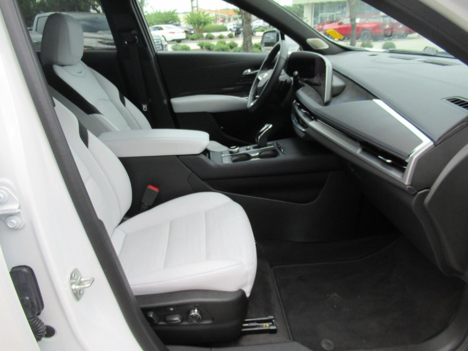 Certified 2025 Cadillac XT4 Sport AWD/4WD image 11