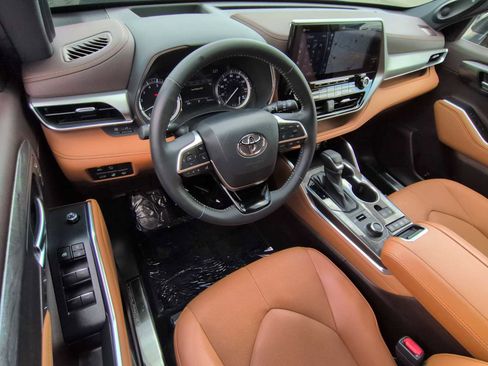 Used 2022 Toyota Highlander Platinum AWD/4WD image 10