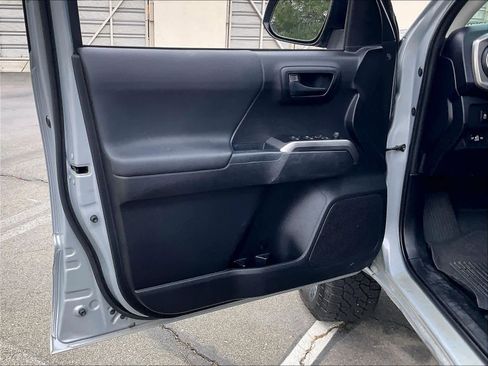 Used 2021 Toyota Tacoma SR5 w/ Trail Edition image 24