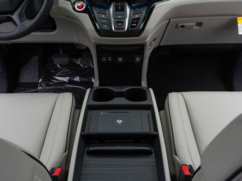 New 2026 Honda Odyssey Touring image 24
