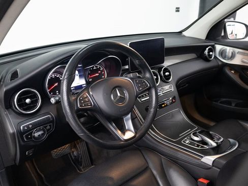 Used 2019 Mercedes-Benz GLC 300 4MATIC image 4