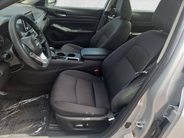 Used 2025 Nissan Altima 2.5 SV FWD image 15
