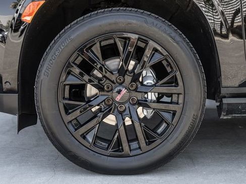 Used 2023 GMC Yukon Denali w/ Advanced Technology Package AWD/4WD image 17