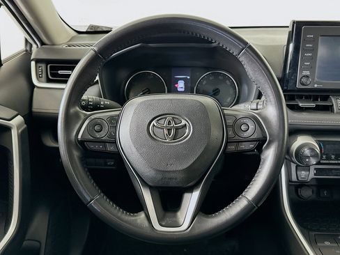 Used 2022 Toyota RAV4 XLE Premium image 18