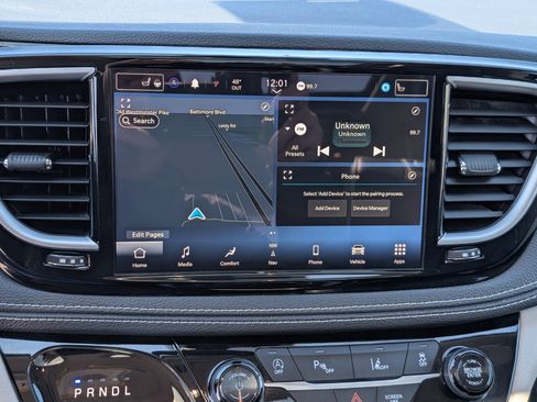 Used 2023 Chrysler Pacifica Limited image 29