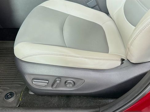 Used 2022 Toyota RAV4 XLE Premium AWD/4WD image 9