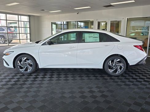 New 2025 Hyundai Elantra SEL image 7